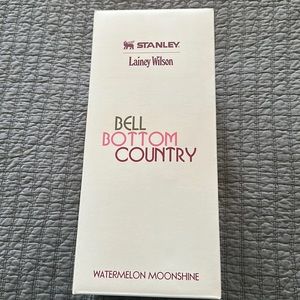 Lainey Wilson Stanley Cup.